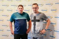 Andrzej Borowski, Irmina Mrózek Gliszczynska i Krzysztof Pestka w studiu Weekend FM, a do tego reportaż o piłkarkach Tucholanki