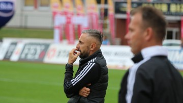 "Dobrze bronimy, ale chcemy być skuteczniejsi". Trener Chojniczanki Damian Nowak podsumowuje rundę jesienną (WIDEO)