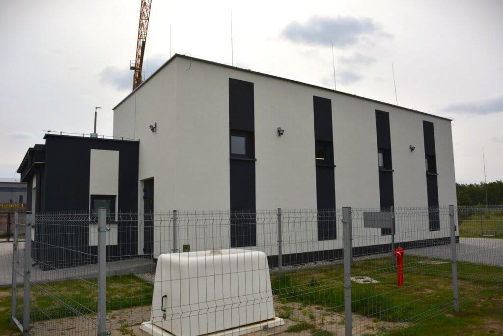 Zakończyła się budowa stacji uzdatniania wody w Grzybowie, w gminie Kościerzyna. "Stacja jest zbudowana na nowoczesnych rozwiązaniach"