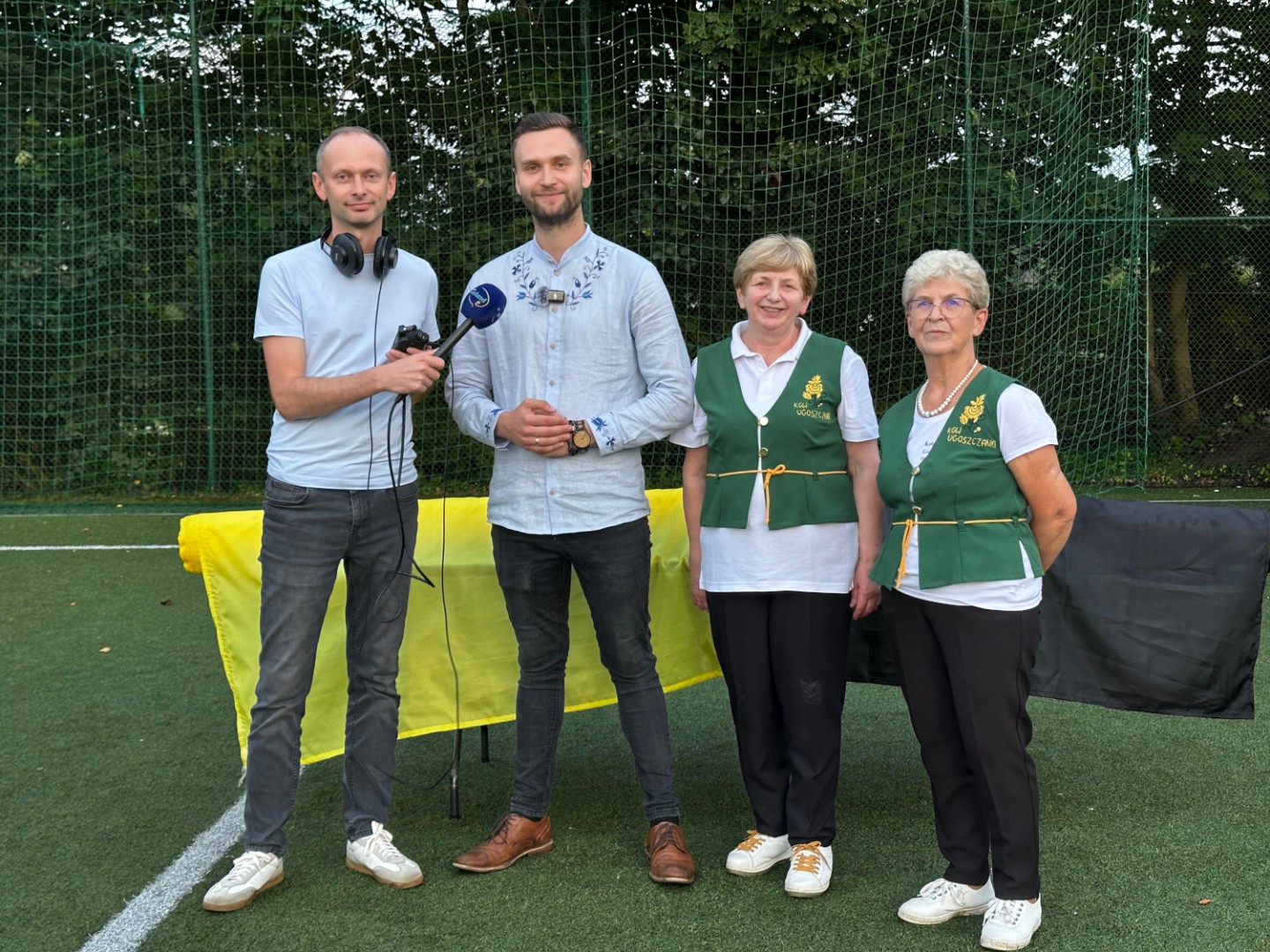 W Ugoszczy mieszkańcy zaprezentowali najdłuższą flagę kaszubską. Rekord Polski na razie jest nieoficjalny (FOTO, WIDEO, RELACJA)
