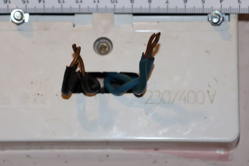 Mieszkaniec gminy Człuchów nielegalnie pobierał prąd. Proceder trwał kilka miesięcy