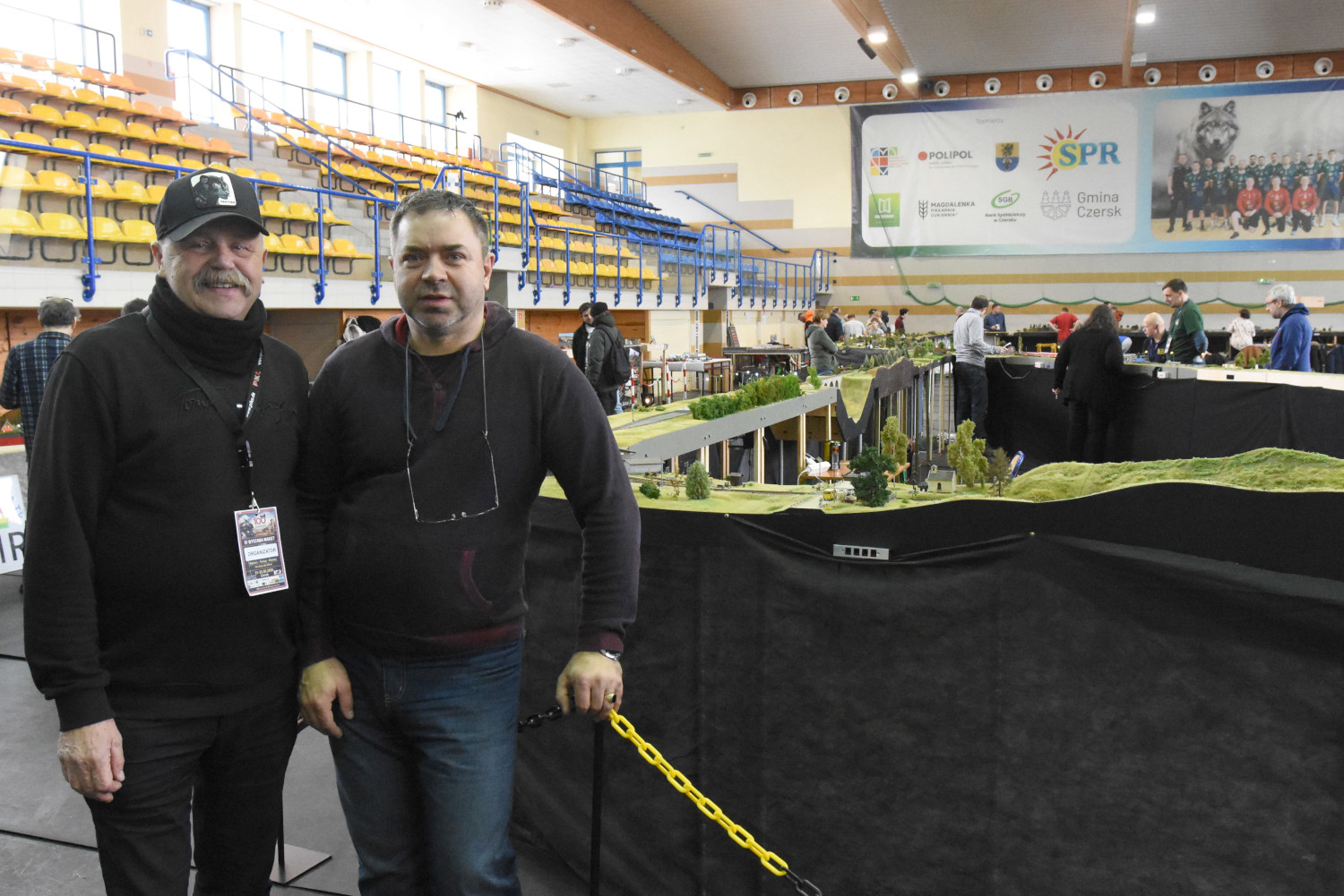 Stumetrowa makieta na stulecie miasta. W Czersku można oglądać ogromną makietę kolejową (FOTO, ROZMOWA)